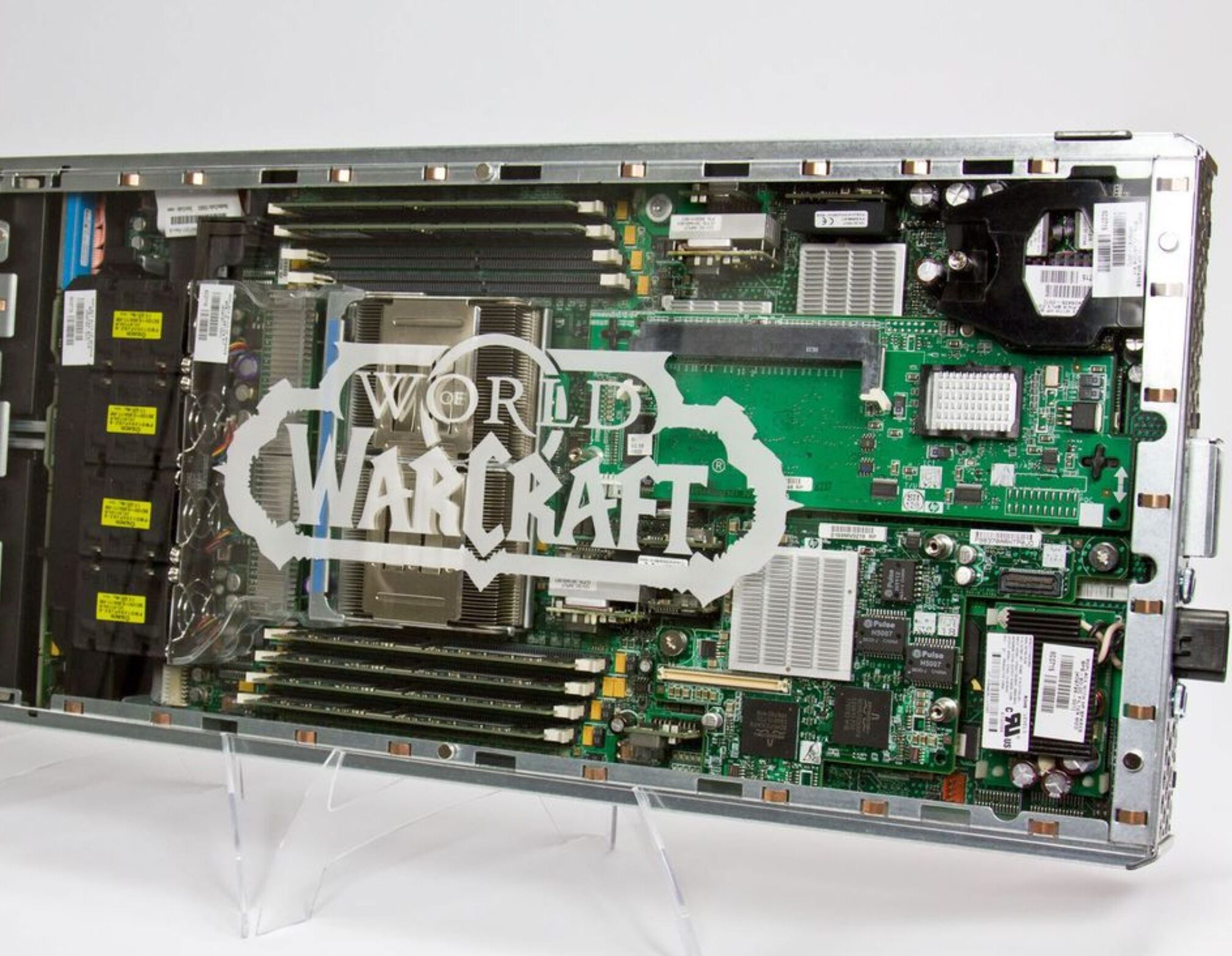 This Player Turned Old WoW Servers into Glowing Room Art