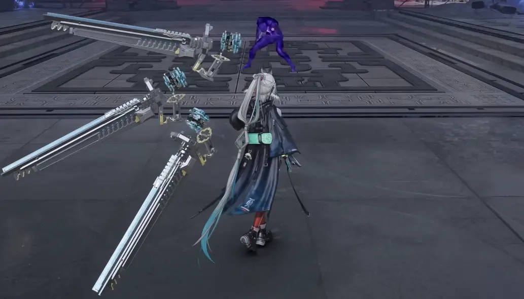 I love this idle battle pose with these weapons. Can you say Gundam?